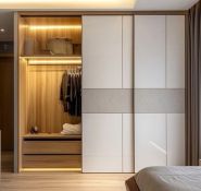 Tủ áo chất liệu gỗ MDF, cánh khoét kính màu trắng